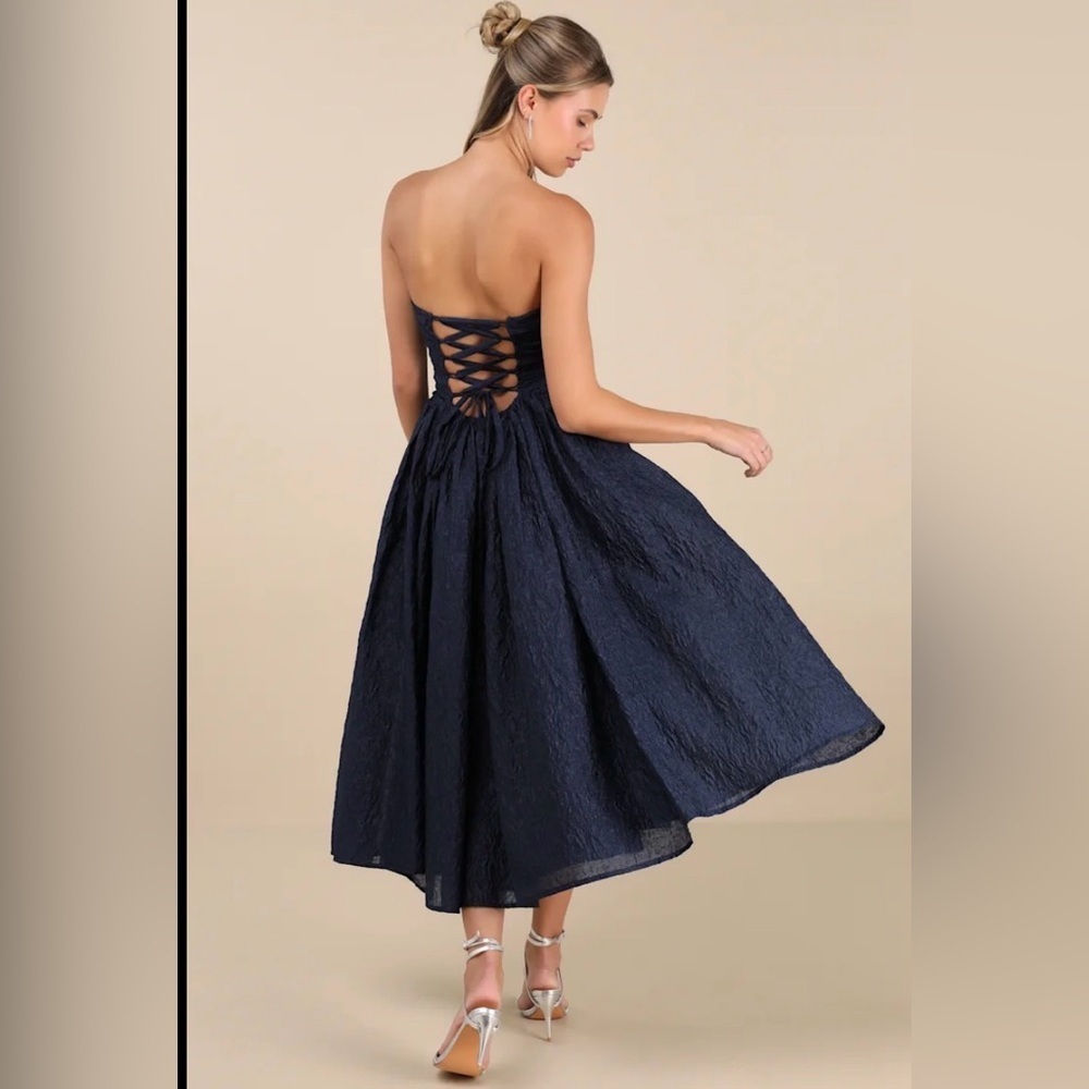 LULU’S NWT Analeia Dark Navy Jacquard Lace-Up Strapless Midi Dress M